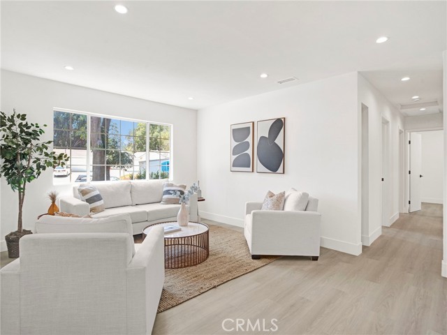 Detail Gallery Image 3 of 38 For 731 Calle Nogal, Thousand Oaks,  CA 91360 - 6 Beds | 3 Baths