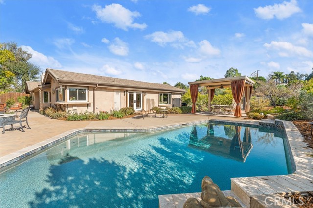 1632 Country Club Drive, Redlands CA: https://media.crmls.org/medias/a4228952-6d5b-4e86-b679-6245b49ebb25.jpg