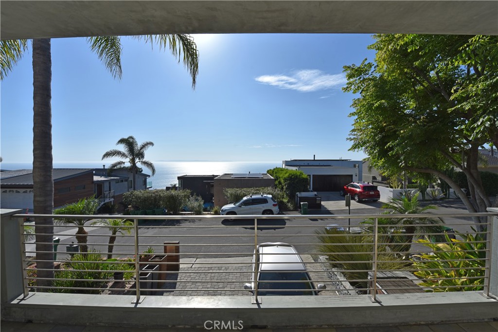MLS #OC25085670 img 3