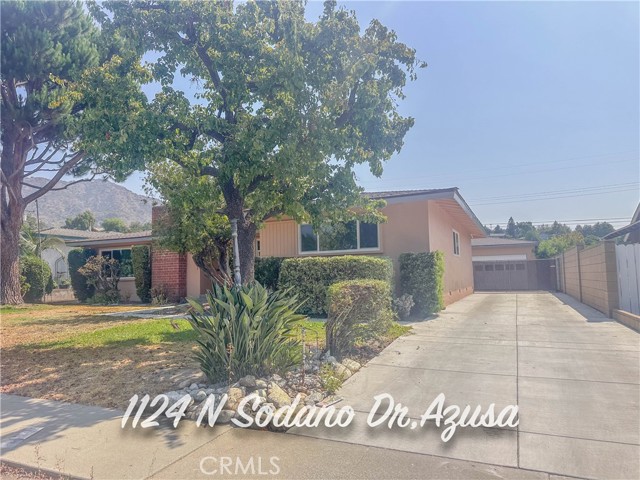 1124 N Soldano Drive, Azusa CA: https://media.crmls.org/medias/a423d5ac-cd64-415e-b9a7-c017a698d67b.jpg