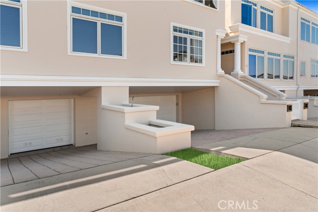 302 Carnation Avenue, Corona del Mar CA: https://media.crmls.org/medias/a424458b-b0ee-4508-8ae9-ab94a0c7a9e4.jpg