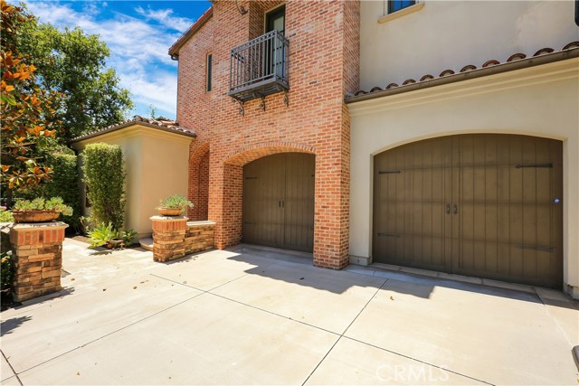 26 Woods Trail, Irvine CA: https://media.crmls.org/medias/a4247bf3-bb11-446a-830d-6a8322fb3390.jpg