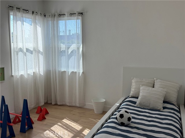 Detail Gallery Image 7 of 14 For 9832 San Miguel Ave, South Gate,  CA 90280 - 4 Beds | 2/1 Baths