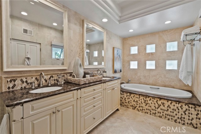 720 Manhattan Beach, Manhattan Beach, California 90266, 2 Bedrooms Bedrooms, ,2 BathroomsBathrooms,Residential,For Sale,Manhattan Beach,SB26077067