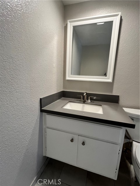 Detail Gallery Image 10 of 39 For 623 E Cedar a,  Burbank,  CA 91501 - 2 Beds | 2/1 Baths