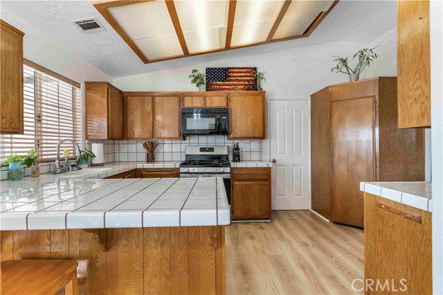 Detail Gallery Image 11 of 39 For 15189 Tonikan, Apple Valley,  CA 92307 - 3 Beds | 2 Baths