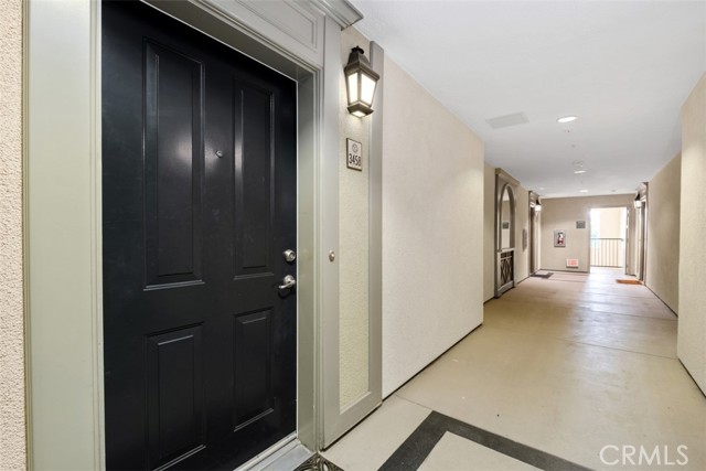 Detail Gallery Image 2 of 22 For 3458 Watermarke, Irvine,  CA 92612 - 1 Beds | 1 Baths