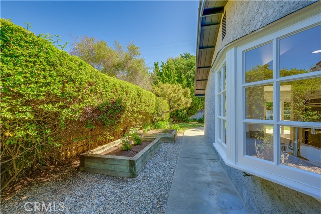 Side Yard With planter boxes