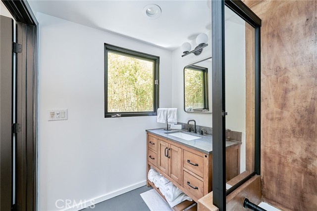 Detail Gallery Image 14 of 33 For 8457 Ridpath Dr, Los Angeles,  CA 90046 - 3 Beds | 2 Baths