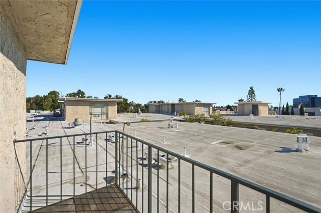 Detail Gallery Image 26 of 41 For 11645 Montana Ave #321,  Los Angeles,  CA 90049 - 1 Beds | 1 Baths