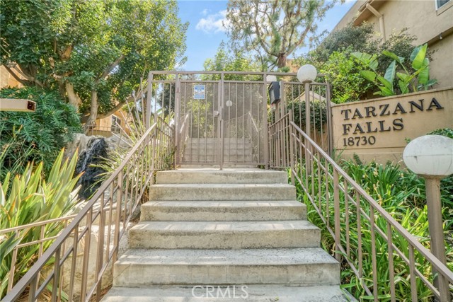 18730 Hatteras Street, Tarzana CA: https://media.crmls.org/medias/a42a2794-3a7f-4b8a-a12d-b60ce9e7e81a.jpg