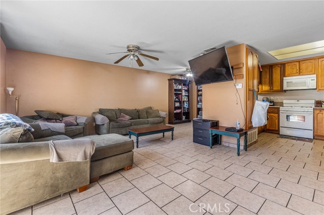 240 West Hemlock Street photo 4