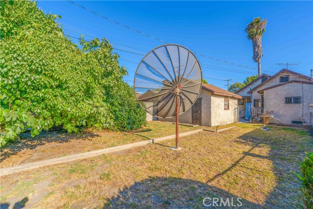 Detail Gallery Image 3 of 21 For 939 E 88th Pl, Los Angeles,  CA 90002 - 2 Beds | 1 Baths