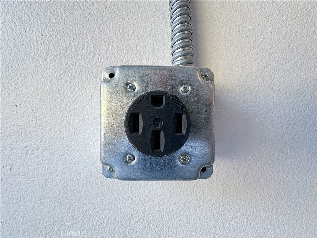 https://media.crmls.org/medias/a42bc0fe-480e-4a7b-8636-4c0b4a0f6c49.jpg?preset=X-Large