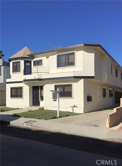 953 Cedar Street El Segundo, California This Five Unit Building was fully renovated in 2019 with all new baths, kitchens, appliances, flooring, central air conditioning and multi-pane sound-proofing windows. ONE UNIT iS AVAILABLE FOR IMMEDIATE OCCUPANCY!! 2 Bed, 2 Bath, includes one covered on-site parking space. Water and Trash included. New Laundry facility on-site. PETS OKAY subject to owner approval.
