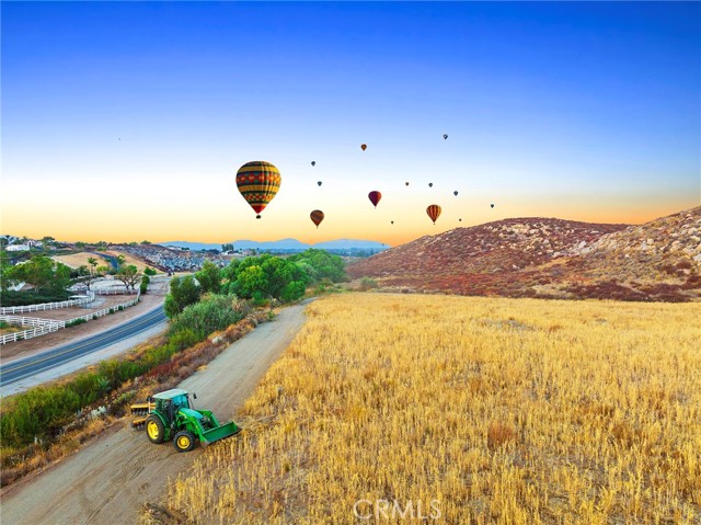 36520 E Benton Road, Temecula CA: https://media.crmls.org/medias/a42bef80-bb1d-4982-90c2-702c28ca5f16.jpg