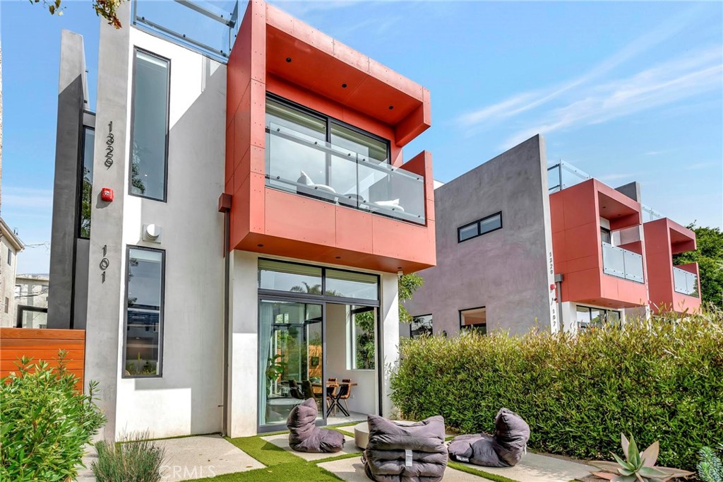 1329 California Avenue 101, Santa Monica, CA 90403