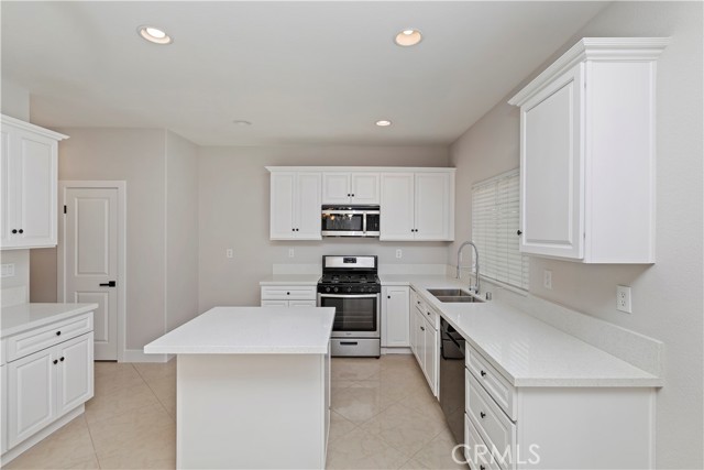 Detail Gallery Image 12 of 27 For 3224 Blossom Dr, Perris,  CA 92571 - 4 Beds | 2/1 Baths