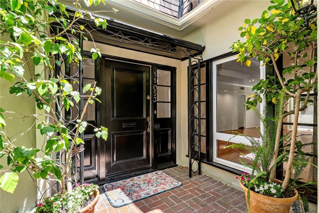 11053 Strathmore Drive, Westwood - Century City CA: https://media.crmls.org/medias/a42d8e72-244a-4840-a8e6-396a14c4646e.jpg