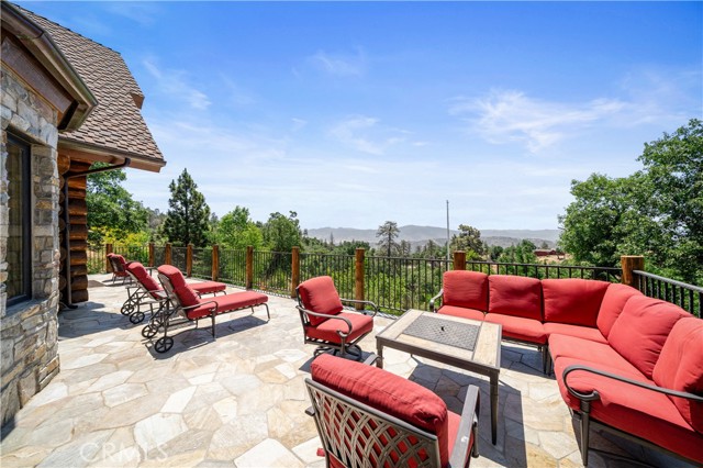 26000 Deertrail Drive, Tehachapi CA: https://media.crmls.org/medias/a42e1842-11a6-47b9-ae5b-104a70d44330.jpg