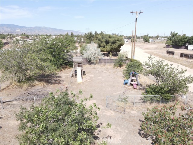 9582 Buttemere Road, Phelan CA: https://media.crmls.org/medias/a42e63b6-0459-443e-95fd-2e7dfb2567c5.jpg