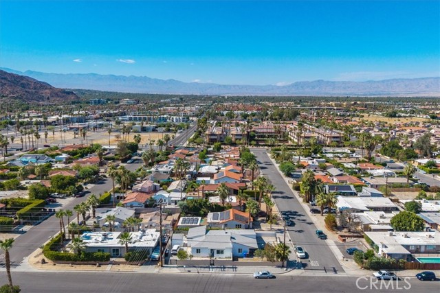 595 S Calle Santa Rosa, Palm Springs CA: https://media.crmls.org/medias/a42ebd15-93d4-4028-857d-cad926f13398.jpg