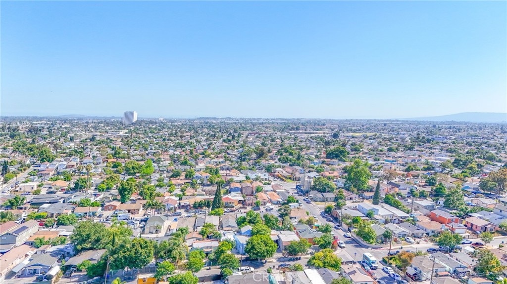 https://media.crmls.org/medias/a42ff3f3-b4eb-4f6a-8a1c-0228c2f07d4a.jpg?preset=X-Large