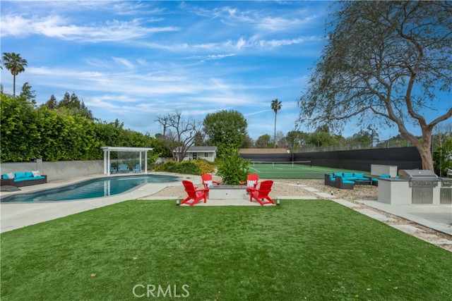 Detail Gallery Image 33 of 53 For 22637 Erwin St, Woodland Hills,  CA 91367 - 6 Beds | 5/1 Baths