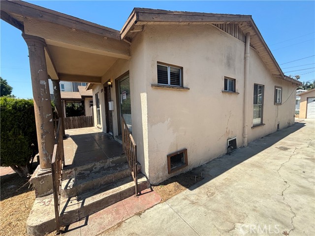 1339 W 66th Street, Los Angeles CA: https://media.crmls.org/medias/a430b087-787c-412d-a47b-01f0095bed32.jpg