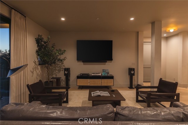 Detail Gallery Image 7 of 57 For 2212 Cliff Dr, Newport Beach,  CA 92663 - 5 Beds | 5/1 Baths