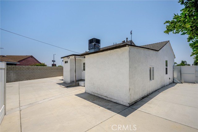 8302 Webb Avenue, Sun Valley CA: https://media.crmls.org/medias/a43250db-31f8-4b9b-8fd2-144e8cf8c3c5.jpg