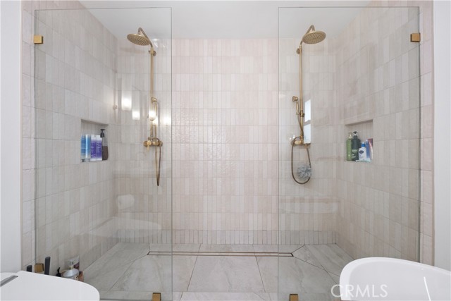3550 Goldenrod Circle, Seal Beach CA: https://media.crmls.org/medias/a432fca9-c02c-4c7b-b7c7-53f10c3f2588.jpg