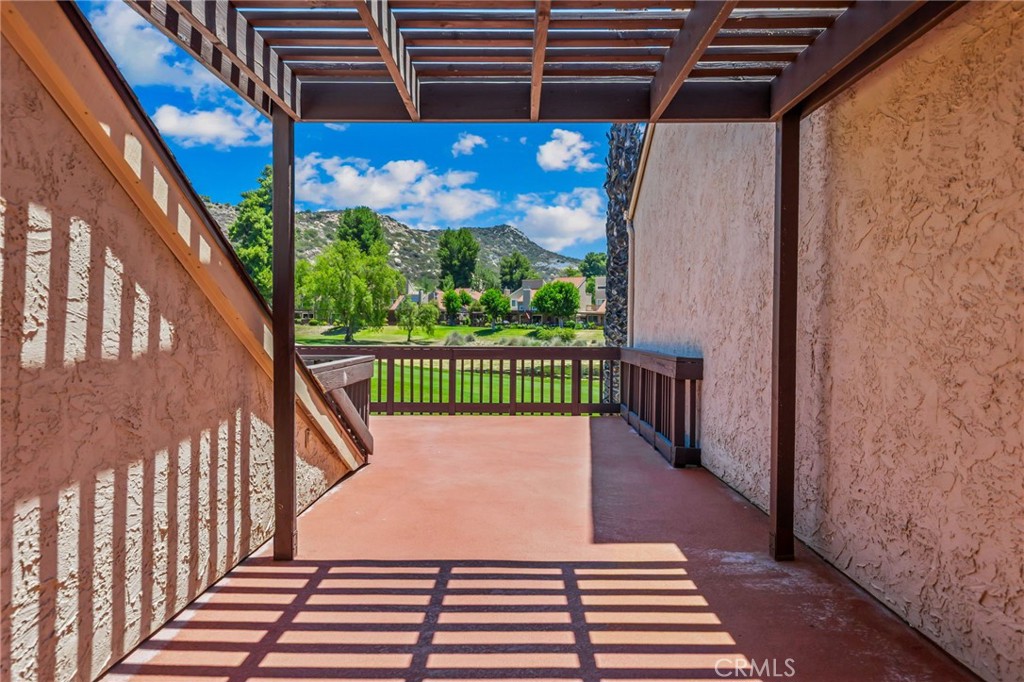 https://media.crmls.org/medias/a4339631-8523-4a53-8c3f-1b571d9bb663.jpg?preset=X-Large