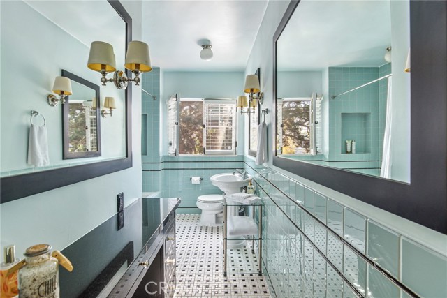 Detail Gallery Image 26 of 38 For 8246 4th St, Los Angeles,  CA 90048 - 2 Beds | 2 Baths