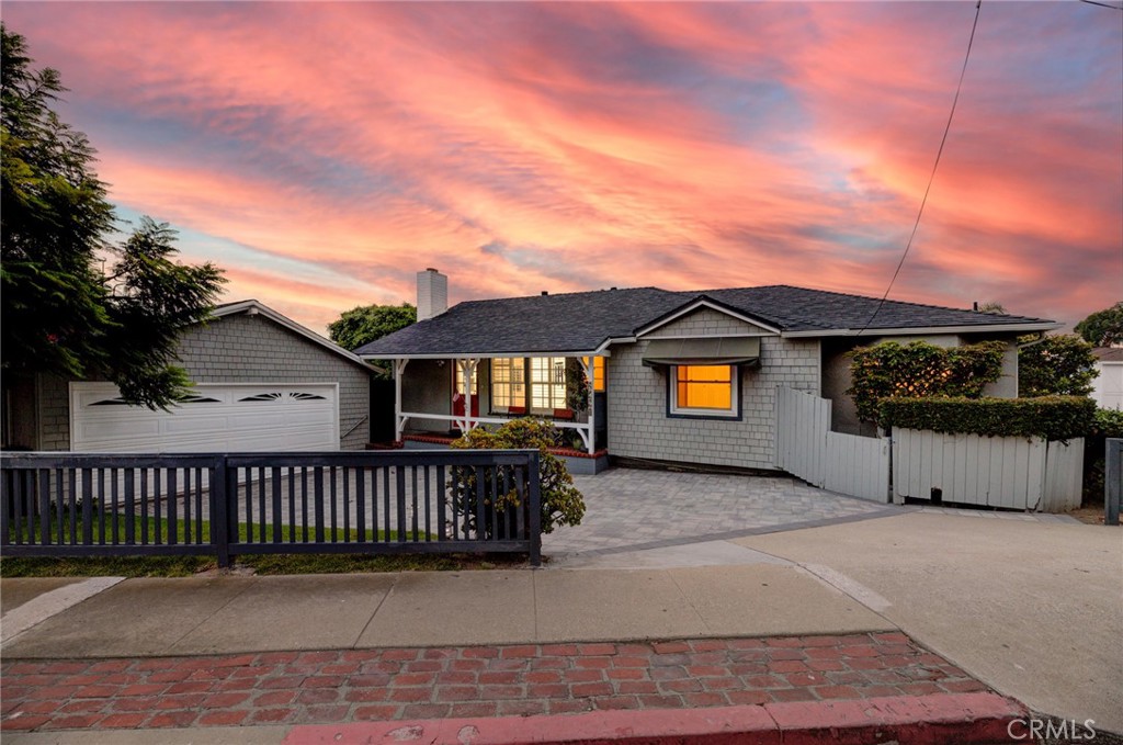 2491 Valley Drive, Hermosa Beach, CA 90254
