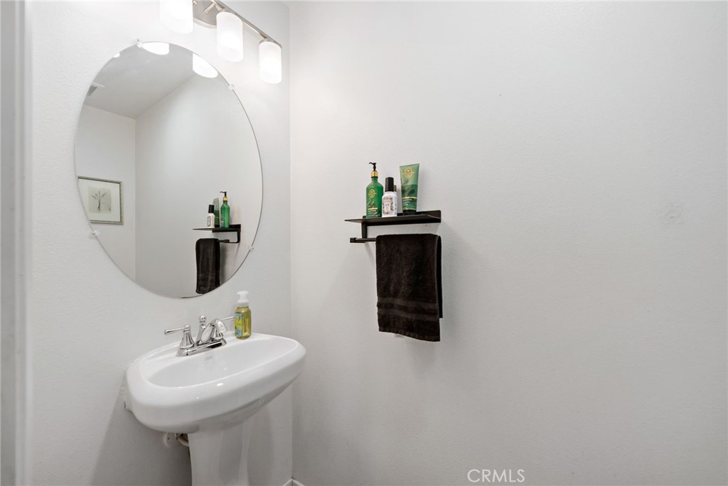 https://media.crmls.org/medias/a4358577-2342-4ceb-8bdd-6e18494ac21e.jpg?preset=X-Large