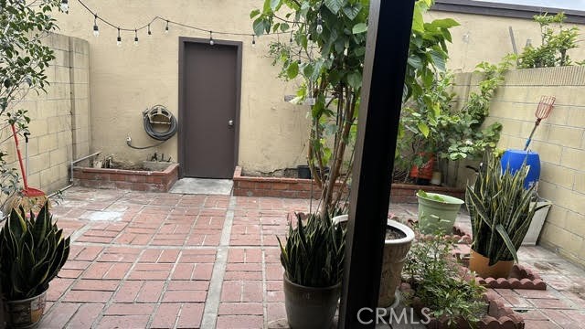 https://media.crmls.org/medias/a4358e78-b388-4224-98bd-8e41ce04988b.jpg?preset=X-Large