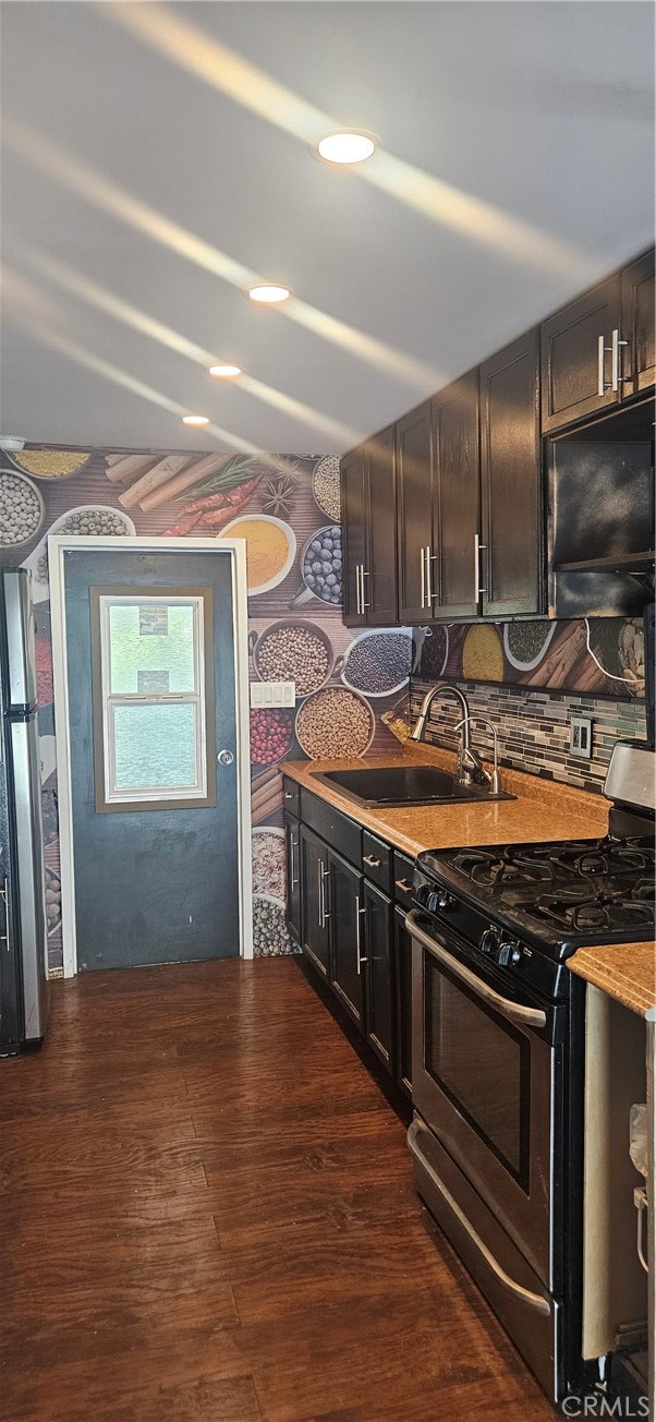 Detail Gallery Image 6 of 29 For 8811 Canoga Ave #120,  Canoga Park,  CA 91304 - 2 Beds | 1 Baths