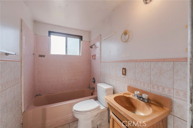 22428 Neptune Avenue, Carson CA: https://media.crmls.org/medias/a435b36a-652a-457a-a195-2a0b4cb06e68.jpg