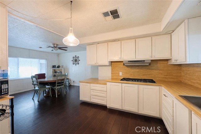 Detail Gallery Image 3 of 10 For 16600 Downey Ave #145,  Paramount,  CA 90723 - 3 Beds | 2 Baths