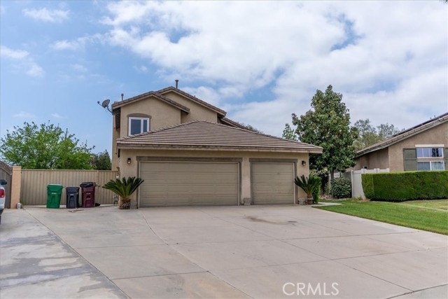 1705 Tee Time Avenue, Beaumont CA: https://media.crmls.org/medias/a4373283-9082-4ab8-a3f1-f95d68aadb36.jpg