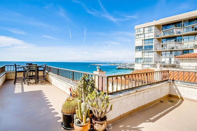 555 Esplanade, Redondo Beach, California 90277, 2 Bedrooms Bedrooms, ,2 BathroomsBathrooms,Residential,Sold,Esplanade,SB23039373