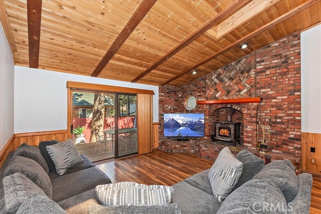 Detail Gallery Image 6 of 29 For 401 E Angeles Bld, Big Bear City,  CA 92314 - 3 Beds | 2 Baths