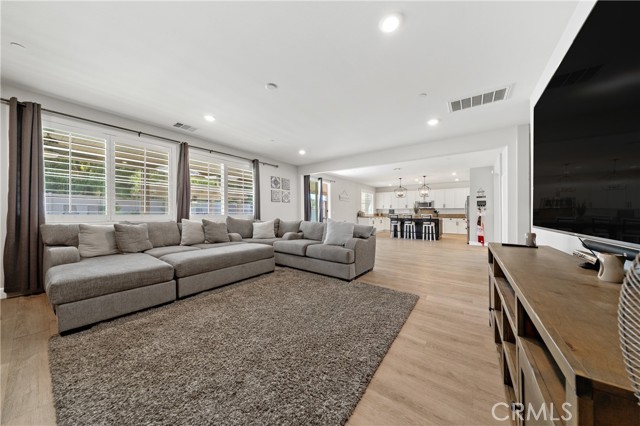 Detail Gallery Image 6 of 13 For 23407 Crystal Way, Wildomar,  CA 92595 - 5 Beds | 3 Baths