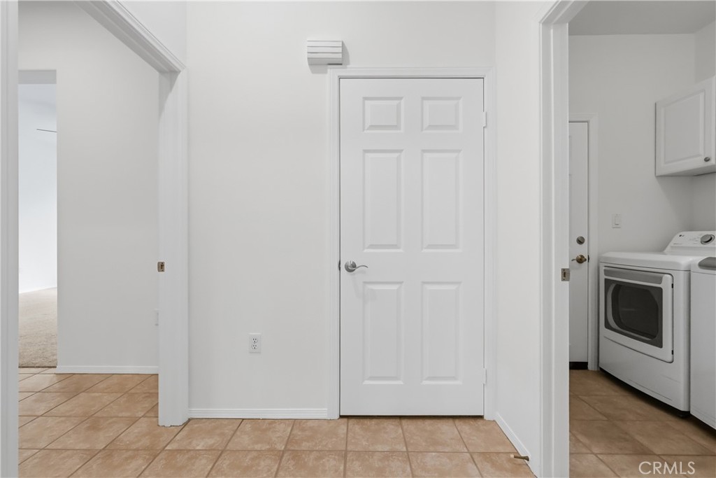 https://media.crmls.org/medias/a438a8b0-45f9-4b4d-9369-5042c1815249.jpg?preset=X-Large