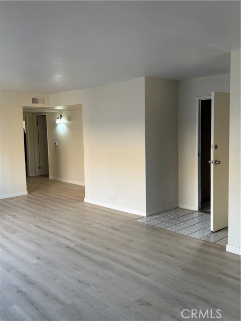 10901 LAUREL CNY BLVD #209, San Fernando CA: https://media.crmls.org/medias/a43b41e0-1835-438f-ba71-1fdb00053f01.jpg