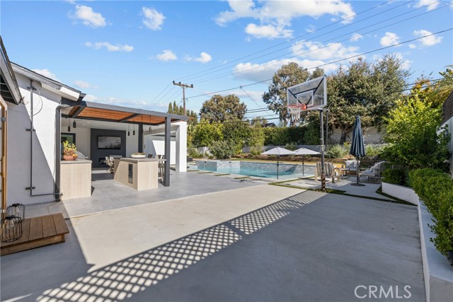240 W Gainsborough Road, Thousand Oaks CA: https://media.crmls.org/medias/a43bf9d3-8809-4408-b6fd-b2b65e637490.jpg