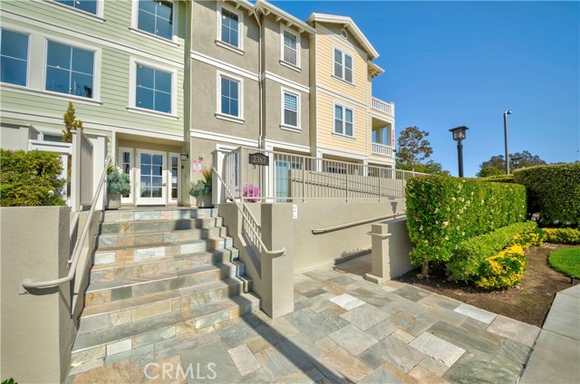 Detail Gallery Image 3 of 37 For 2367 Jefferson St #109,  Torrance,  CA 90501 - 2 Beds | 2 Baths
