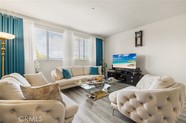 Detail Gallery Image 2 of 31 For 13951 Sherman Way #301,  Van Nuys,  CA 91405 - 2 Beds | 2 Baths