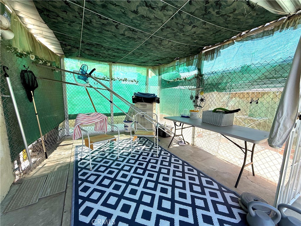 https://media.crmls.org/medias/a43d94b2-4d0d-46f0-8c38-f08a425423a8.jpg?preset=X-Large